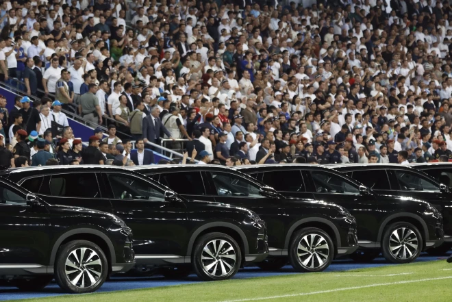 BYD spēkrati Taškentas stadionā.