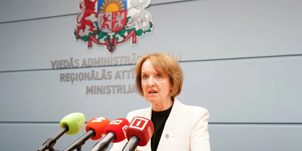 Viedās administrācijas un reģionālās attīstības ministre Inga Bērziņa piedalās preses konferencē, kurā informē par vēlēšanu laikā notikušajām tehniskajām problēmām un atkāpšanos no ministres amata.