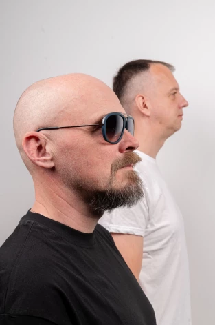 "Crazy Dolls" ir grupa, kas pazīstama ar savām pozitīvajām mažora dziesmām, kurās īpaša vieta ir mandolīnas skanējumam. Grupa izveidota tika 1997. gadā, atjaunota 2009. gadā un aktīvi darbojas joprojām, arī 2025. gadā! Sastāvā:  Midis -aranžējumi, balss un arī studijas producents, Mārtiņš Poļakovskis - teksti, balss.