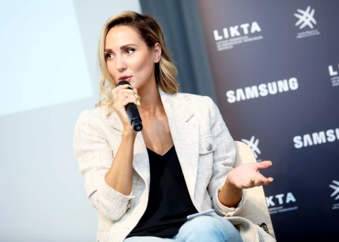 Armaņeva Saeimā ievēlēta no partijas “Latvija pirmajā vietā” saraksta Rīgas vēlēšanu apgabalā.