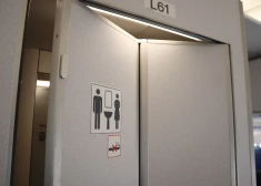 Viena neuzmanīga darbība lidmašīnas tualetē var sabojāt visu atvaļinājumu