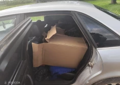 Preiļos policija kādā automašīnā atrod gandrīz 32 000 nelegālu cigarešu