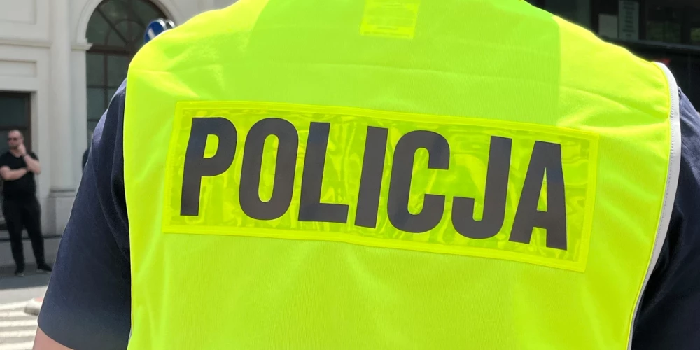 Polijas drošības dienesti Olštinā aizturējuši 19 gadus vecu vīrieti, kurš tiek turēts aizdomās par terorakta plānošanu, paziņojušas amatpersonas.