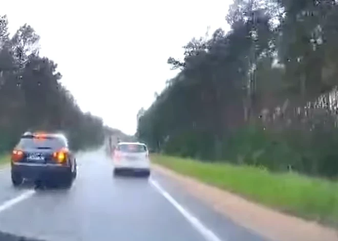 ВИДЕО: опасный маневр на Вентспилсском шоссе едва не закончился трагедией, но кто виноват?