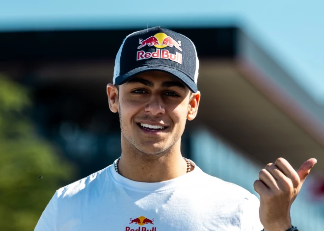 17 gadus vecs formulu braucējs saņēmis "Red Bull" pieprasīto superlicenci un tagad drīkst braukt F-1