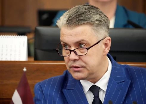 Juris Jansons pagaidām neplāno atkāpties no tiesībsarga amata.