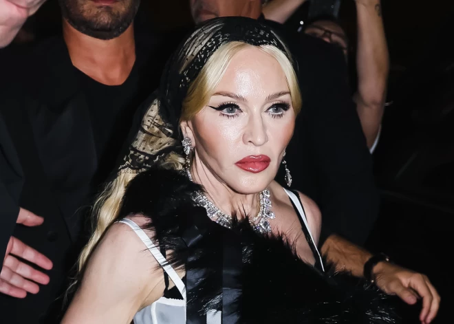 "Mīliet ādu, kurā esat!" Madonna sumina praida mēnesi ar pikantu fotosesiju