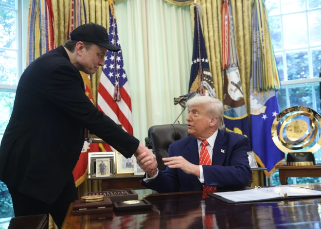 Attiecības ar Īlonu Masku "kļuva mazliet dīvainas" dēļ sīkiem niekiem, apgalvo Tramps