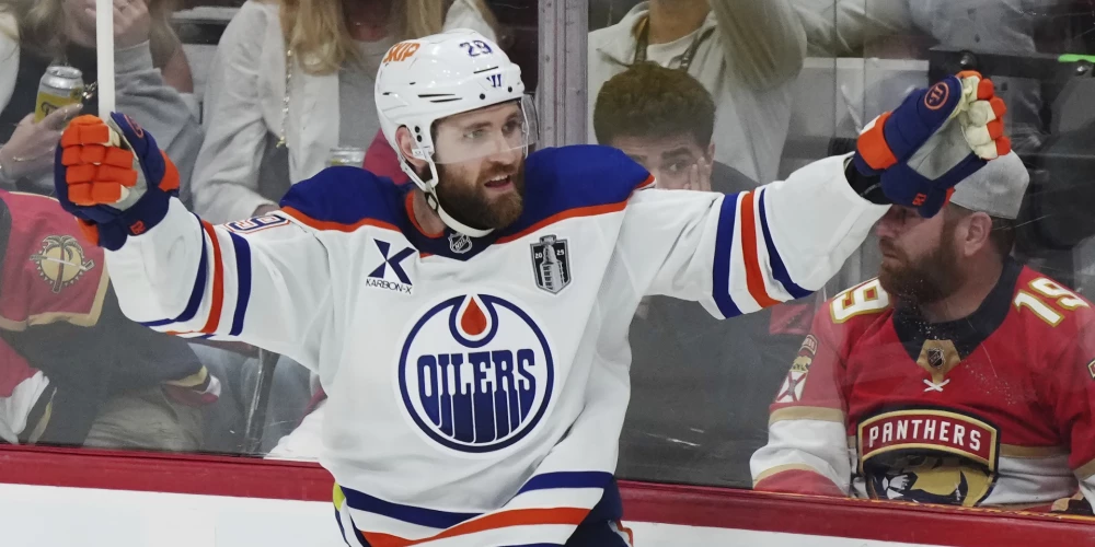 Edmonton Oilers' Leon Draisaitl (29) celebrates after his winning goal against the Florida Panthers during the first overtime period in Game 4 of the NHL hockey Stanley Cup Final in Sunrise, Fla., Thursday, June 12, 2025. (Nathan Denette/The Canadian Press via AP)  JFJ856