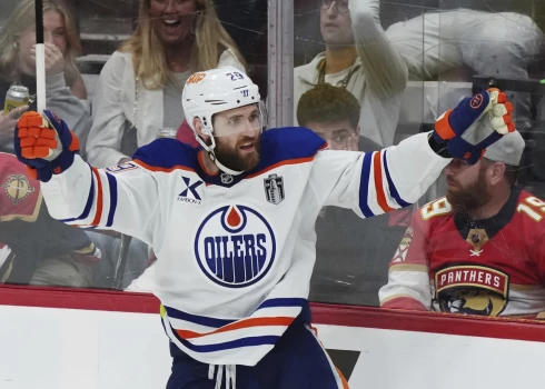 Edmonton Oilers' Leon Draisaitl (29) celebrates after his winning goal against the Florida Panthers during the first overtime period in Game 4 of the NHL hockey Stanley Cup Final in Sunrise, Fla., Thursday, June 12, 2025. (Nathan Denette/The Canadian Press via AP)  JFJ856