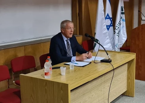 Latvijas vēstnieks Izraēlā Aivars Groza patlaban atrodas Latvijā.