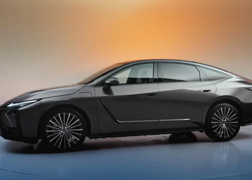 Plānots, ka ar  pilnu uzlādi elektriskie Lexus ES spēs nobraukt līdz 530 kilometriem.