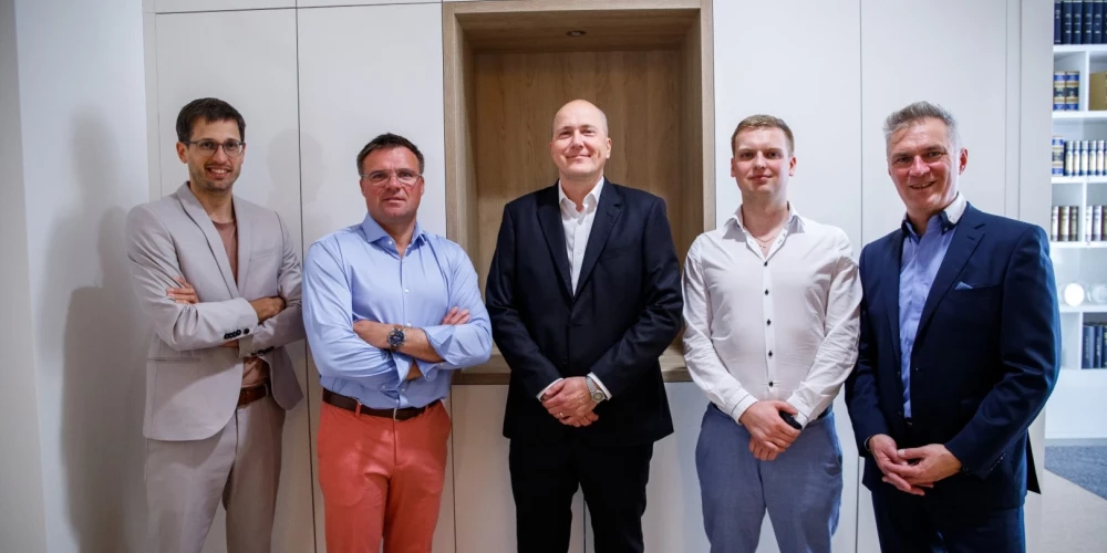 Attēlā no kreisās puses: Lukáš Jandač, PLG Czech Republic direktors; Sven Nuutmann, Piletilevi PLG valdes priekšsēdētājs; Michal Hanák, MAFRA direktors; Dominik Janíček, Finanšu direktors Ticketportal; Radek Horčička, Finanšu direktors MAFRA.