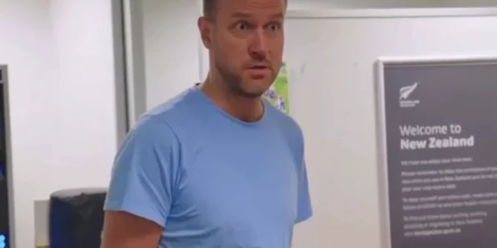 Bēdīgi slavenais Ernests Rieksts, kurš pats no Latvijas aizbēdzis un uzturas ārzemēs, novēl Latvijai Krievijas iebrukumu.