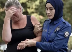 Zināms, kas noticis ar meitenīti, kuru 18 gadus vecā tūriste piedzemdēja un pameta Antaljas lidostas tualetē