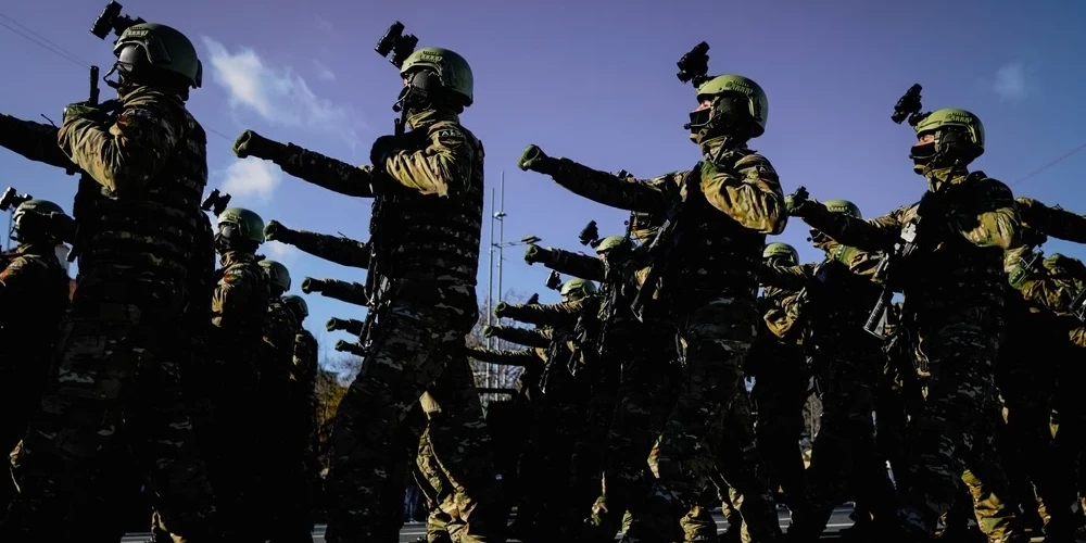Военный парад в Бухаресте.