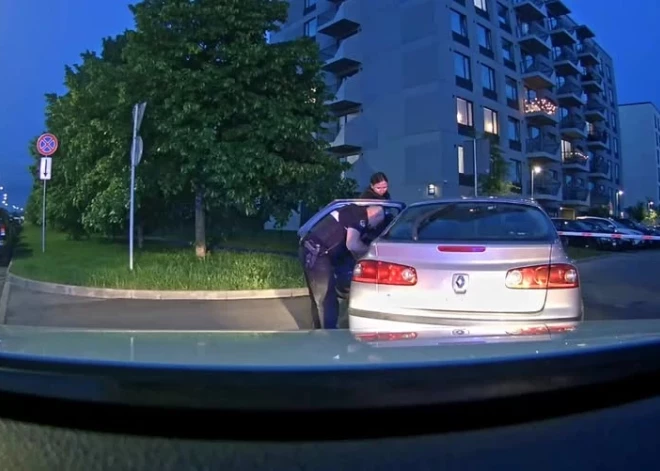 Policists ārpus darba laikā palīdz aizturēt aizdomīgu braucēju kompāniju