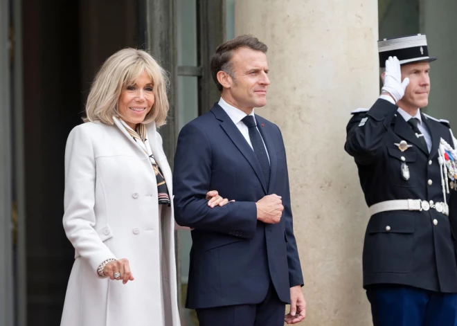 Makronu nedienas nebeidzas: Francijā izcēlies jauns skandāls ap prezidentu un viņa sievu