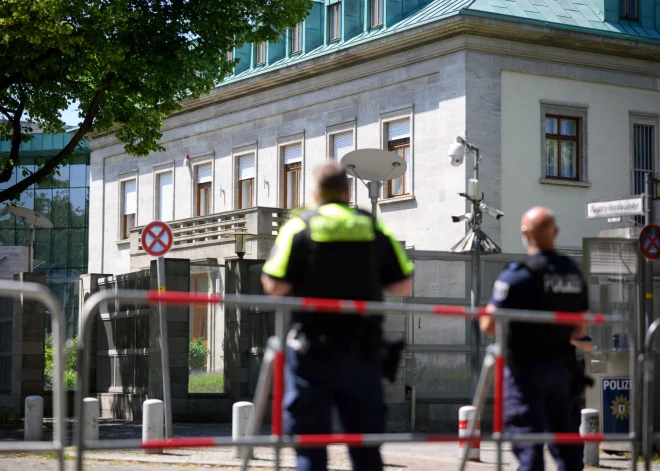 Izraēla slēdz vēstniecības visā pasaulē