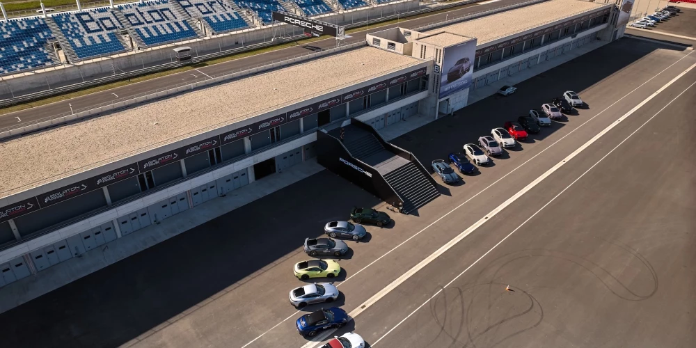 Pirms pāris nedēļām iznākušajā respektablās uzņēmumu vērtības noteikšanas kompānijas "Brand Finance" pētījumā "Porsche" tika atzīts par gada vērtīgāko luksusa un "premium" klases zīmolu, kura vērtība tiek lēsta 41 miljarda eiro apmērā.