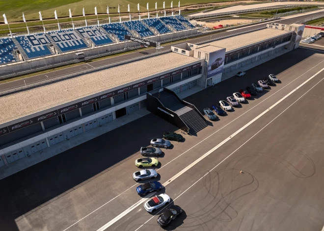 Pirms pāris nedēļām iznākušajā respektablās uzņēmumu vērtības noteikšanas kompānijas "Brand Finance" pētījumā "Porsche" tika atzīts par gada vērtīgāko luksusa un "premium" klases zīmolu, kura vērtība tiek lēsta 41 miljarda eiro apmērā.