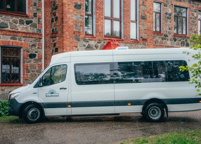 Saulkrastu novadā iegādāts jauns elektroautobuss skolēnu pārvadāšanai. Projekta izmaksas sastāda 308 274 eiro