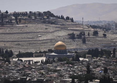 Izraēla naktī uz piektdienu veikusi triecienus Irānas kodolobjektiem un citiem militārajiem mērķiem.