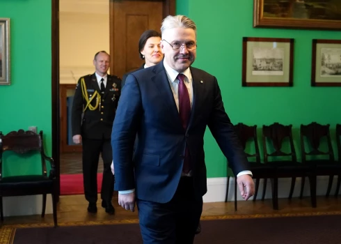 Tiesībsargs Juris Jansons tomēr neredz iespēju turpināt pildīt sava amata pienākumus un līdz pirmdienai iesniegs demisijas rakstu.