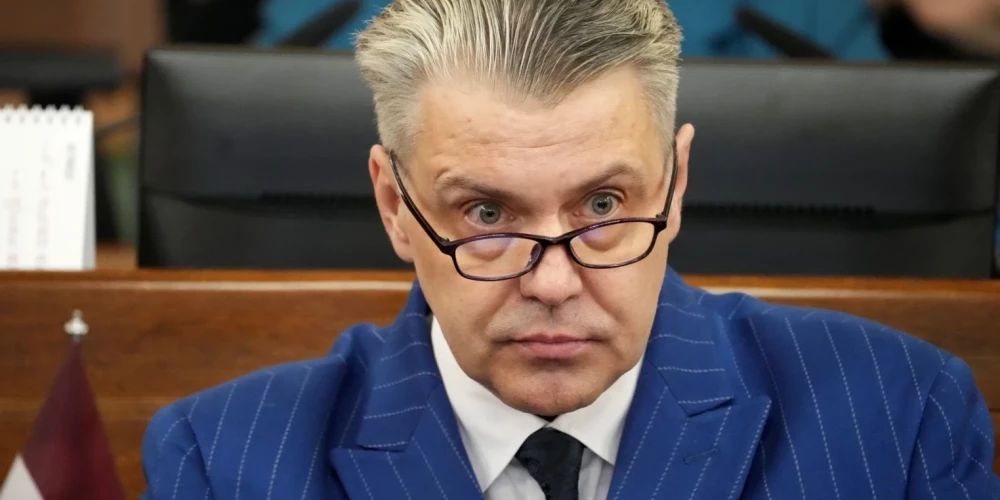 Все парламентские фракции пришли к согласию, что Янсонс дискредитировал институт Бюро омбудсмена.