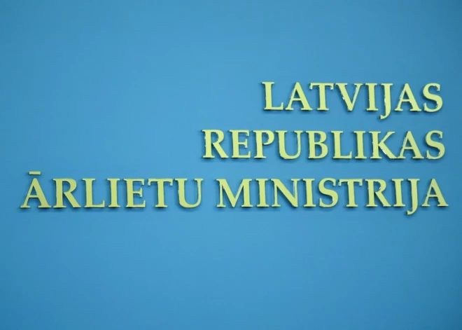 Сотрудница подала в суд на МИД за гендерную дискриминацию - хотела рожать в Брюсселе, но ее отозвали в Латвию