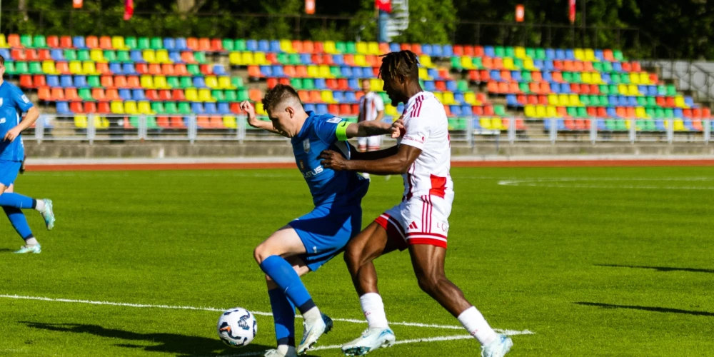 "Liepājas" komanda piektdien "Tonybet" Latvijas futbola virslīgas 17. kārtas mačā cīņā par ceturto pozīciju spēlēja neizšķirti ar "Daugavpili".