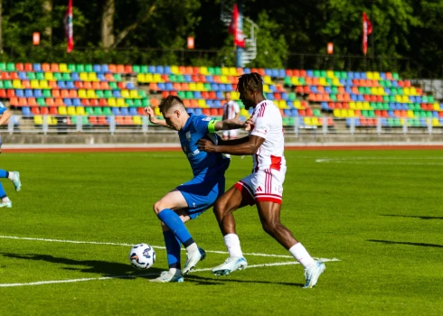 "Liepājas" komanda piektdien "Tonybet" Latvijas futbola virslīgas 17. kārtas mačā cīņā par ceturto pozīciju spēlēja neizšķirti ar "Daugavpili".