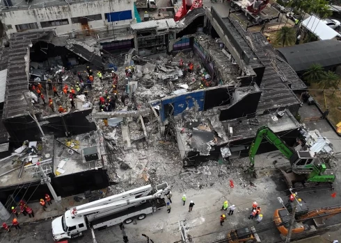 Glābšanas komandas strādāja bez pārtraukuma 53 stundas, sākot tūlīt pēc pusnakts 8. aprīlī, kad notikuma vietā Santo Domingo ieradās glābēji, izglābjot 189 cilvēkus.