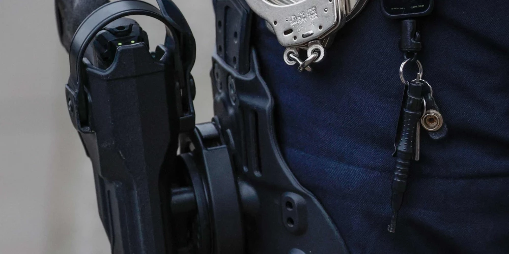 Pēc ceturtdien pieņemtajiem likuma grozījumiem Norvēģijā policisti drīz varēs nēsāt ieročus, pildot savus ikdienas pienākumus.