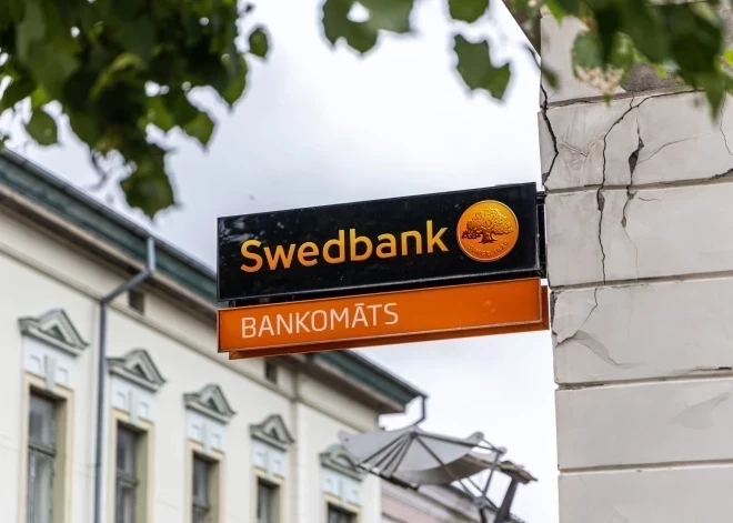 Пенсионерам придется платить больше: Swedbank объявляет об изменениях в прейскуранте
