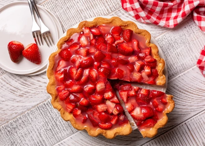 Рецепт: клубничный пирог, который влюбляет с первого кусочка