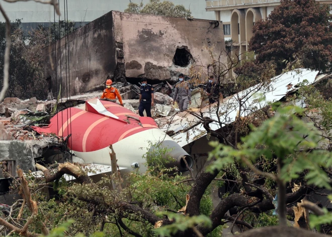 "Air India" lidmašīnas katastrofā bojāgājušo skaits pieaudzis līdz vismaz 270