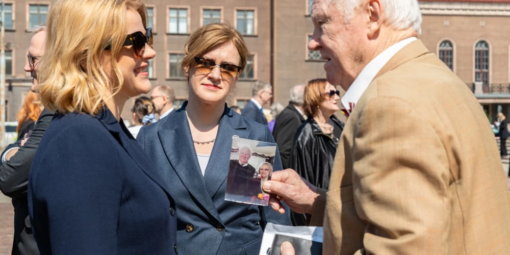 Godinot komunistiskā genocīda upuru piemiņu, Saeimas priekšsēdētāja Daiga Mieriņa piedalās vainagu nolikšanas ceremonijā pie Latvijas Okupācijas muzeja piemiņas memoriāla “Vēstures taktīla”