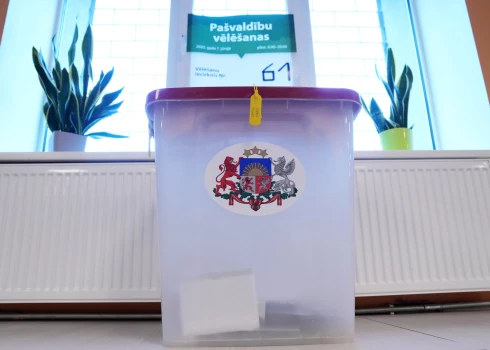 Pašvaldību vēlēšanas 61. vēlēšanu iecirknī Rīgas 25. vidusskolā./Ilustratīvs attēls.
