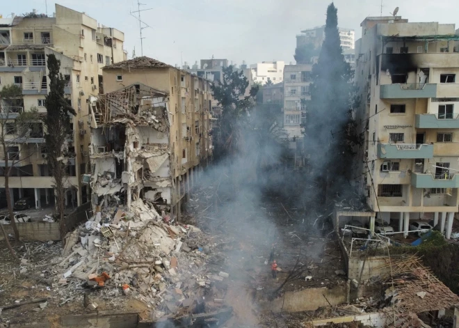 Nakts uzbrukumos Izraēlā bojā gājuši vismaz astoņi cilvēki, aptuveni 200 ievainoti