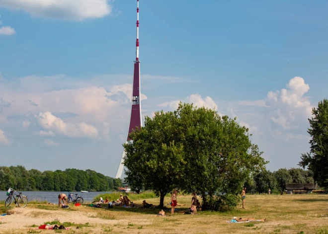 Rīgas peldvietās ūdens temperatūra līdz +19 grādiem