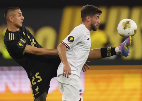 Meksikas futbolisti rezultatīvā Zelta kausa mačā pārspēj Dominikānu.