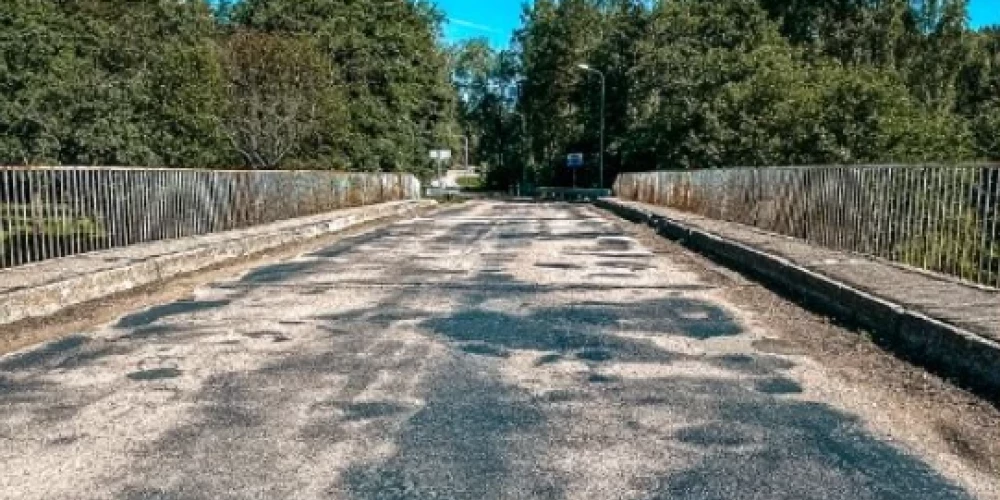Ādažu dome piešķir papildu 51 481 eiro Dzirnupes tilta pārbūvei.