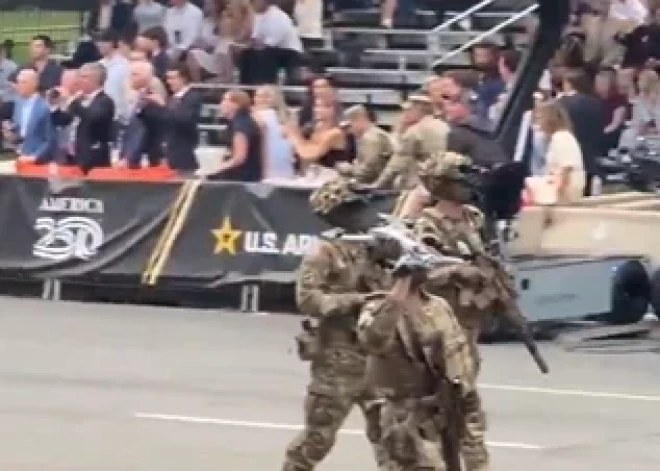 VIDEO: “Aizmirsa uzlādēt baterijas?” internets nesaudzīgi iesmej par kāda ASV dronu pilota iespējamo misēkli Trampa parādē