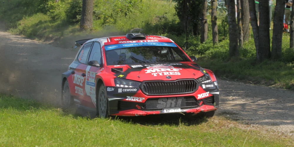 Latvijas rallija pilots Mārtiņš Sesks ar stūrmani Renāru Franci svētdien Polijā izcīnīja uzvaru Eiropas rallija čempionāta (ERC) ceturtajā posmā - Polijas rallijā.
