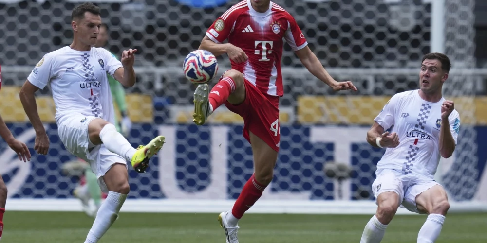Vācijas futbola klubs Minhenes "Bayern" svētdien FIFA Klubu pasaules kausā izcīnīja graujošu panākumu.