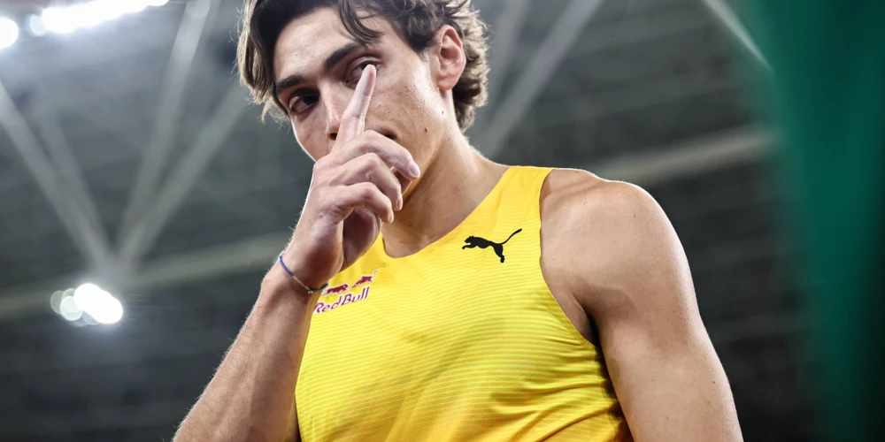 Zviedrijas sportists Armands Duplantis svētdien Stokholmā Dimanta līgas posmā vieglatlētikā uzlaboja sev piederošo pasaules rekordu kārtslēkšanā.