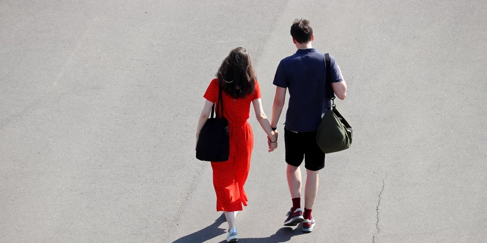 Pirmos sešus mēnešus Juris bija vairāk nekā perfekts. Mēs braucām romantiskos ceļojumos, vakariņojām sveču gaismā, viņš man uzdāvināja sudraba kuloniņu ar mūsu iniciāļiem. Tikai vēlāk Agnese saprata, ka tā bija manipulācija.