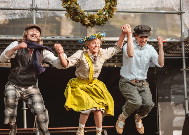 2025. gada 15. jūnijā Cēsu pils parka estrādē tika nosvinēta Rūdolfa Blaumaņa lugas "Skroderdienas Silmačos" jauniestudējuma pirmizrāde.