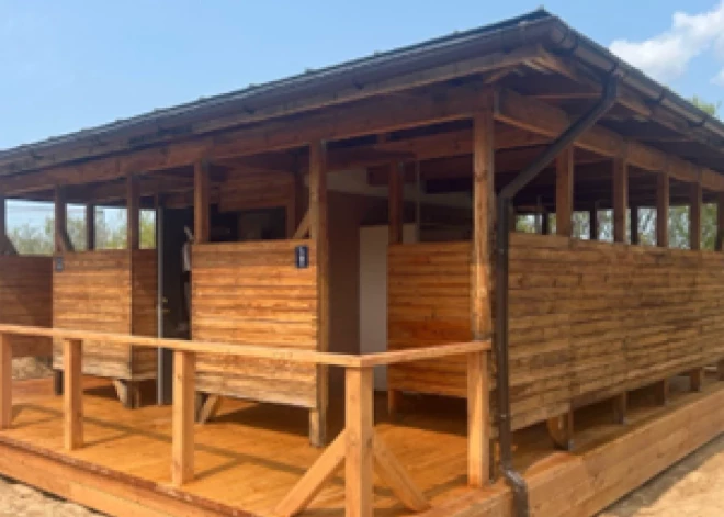 На пляже Вакарбулли завершен ремонт душевых, впереди - строительство спасательной станции